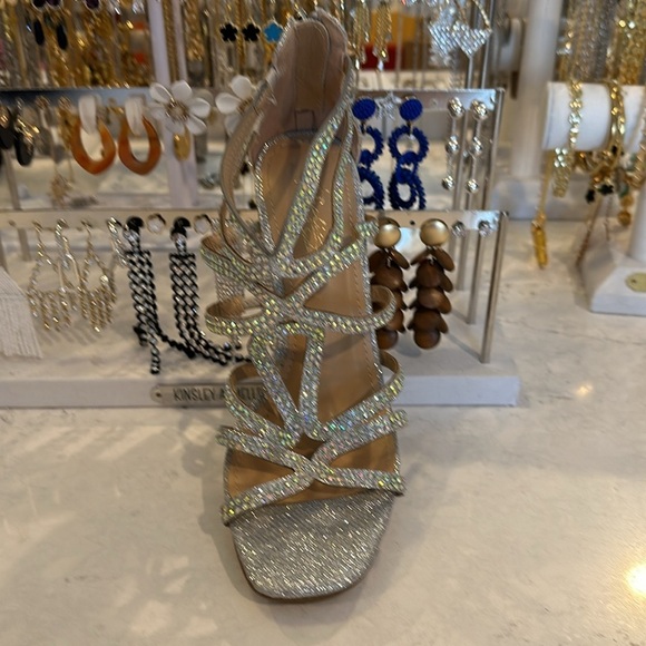 Thalia Sodi silver with iridescent beads open toe straps heels size 6.5 - Picture 2 of 7